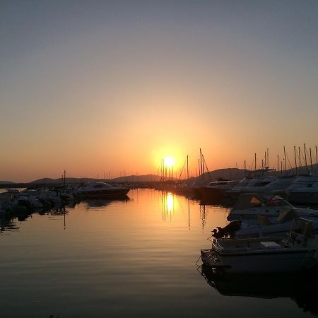 In The World Hotel Alghero Bagian luar foto