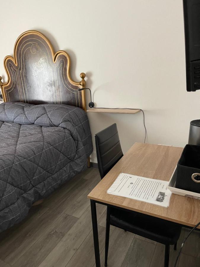 In The World Hotel Alghero Bagian luar foto